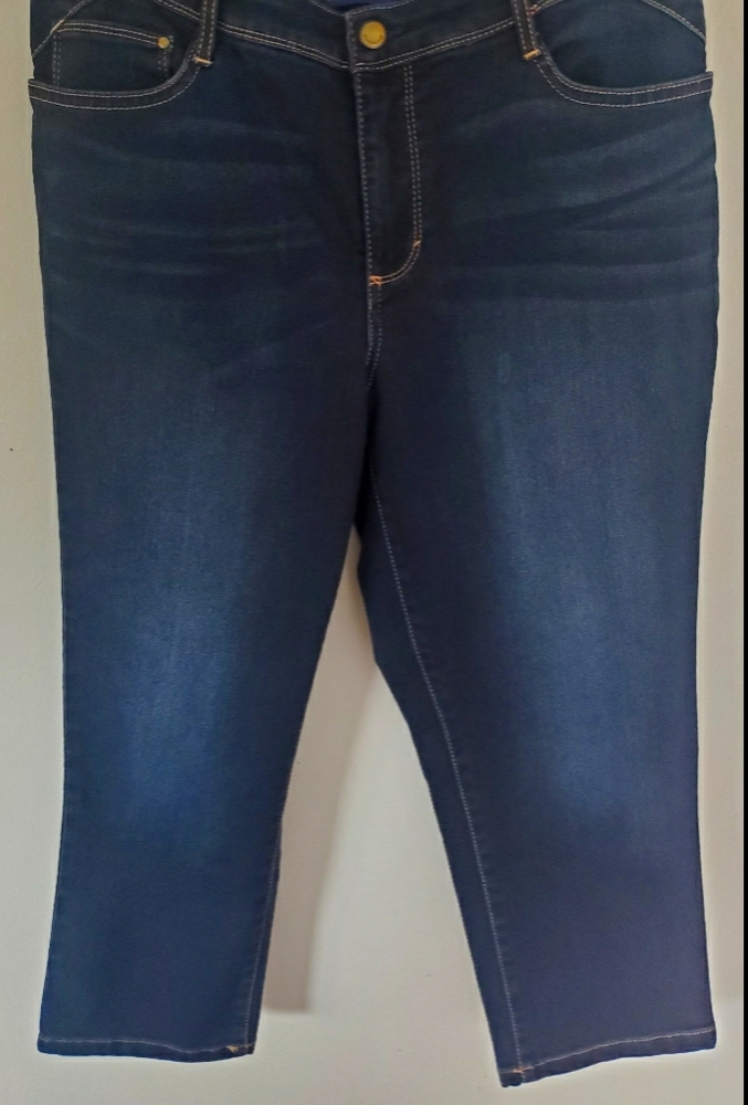 Bandolino Capris